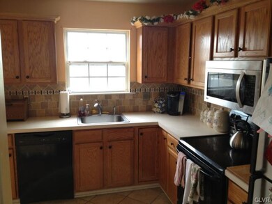 613 Abbe Ct, Freemansburg, PA 18017 - photo 5