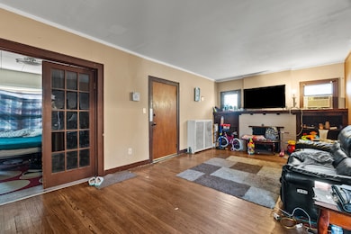 910 Nicholson St, Joliet, IL 60435 - photo 5