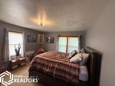 107 Turner Ave, Wever, IA 52658 - photo 6