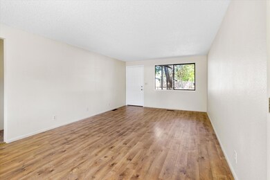 731 SW I St, Grants Pass, OR 97526 - photo 4