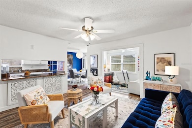 3802 Cortez Cir unit C, Tampa, FL 33614 - photo 2