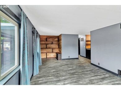 Living Room/Entrance