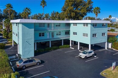 8200 Bayshore Dr unit 12, Treasure Island, FL 33706 - photo 2