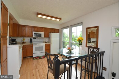 13348 Burkitts Rd, Fairfax, VA 22033 - photo 2