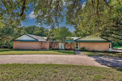 1401 W California St, Gainesville, TX 76240 - photo 2