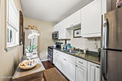 89 White St unit C, Eatontown, NJ 07724 - photo 5