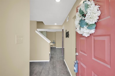 Foyer entrance featuring visible vents, baseboard