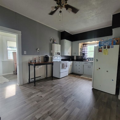 300 S Evans St unit Saratoga, Winchester, IN 47394 - photo 4