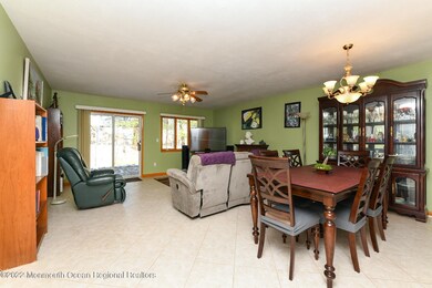 30 Long diningroom area