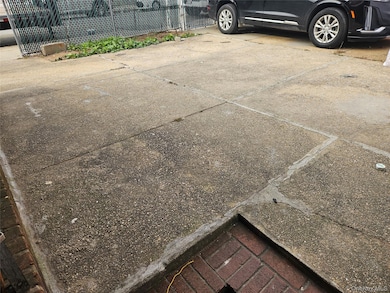 699 N Conduit Blvd, Brooklyn, NY 11208 - photo 2