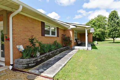 124 W Brooklyn St, Linden, TN 37096 - photo 5