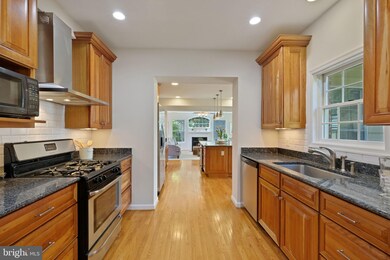 11112 Ardwick Dr, Rockville, MD 20852 - photo 5