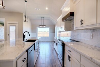 813 Rodgers Ave, Godley, TX 76044 - photo 5