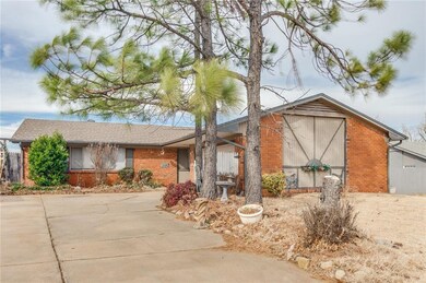 6913 N Grove Ave, Warr Acres, OK 73132 - photo 2