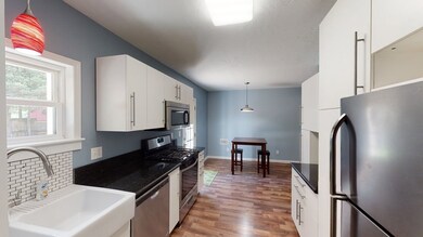 Kitchen with Eat-In Area