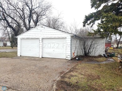 Double garage with shop