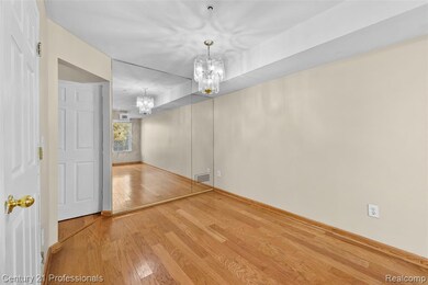 Sitting room to dining area