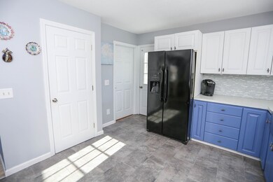 1 Wayne Ct, Holyoke, MA 01040 - photo 3
