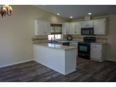 1404 Adelman Loop, Eugene, OR 97402 - photo 5