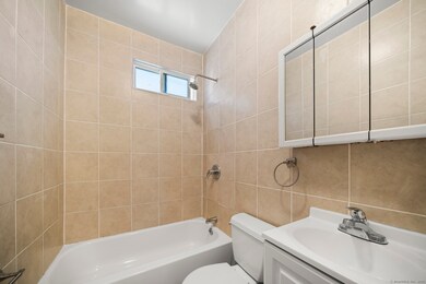 215 Woodlawn Terrace unit 1, Waterbury, CT 06710 - photo 4