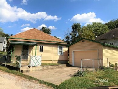 Detached Garage