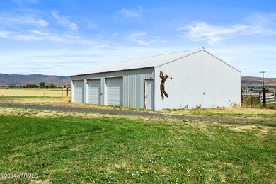 3 Car Garage