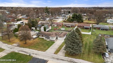 705 Diana Dr, Holland, OH 43528 - photo 2