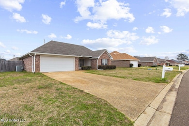 118 Cherry Laurel Cir, Pearl, MS 39208 - photo 2