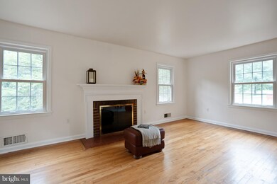 3816 Birchwood Rd, Falls Church, VA 22041 - photo 5