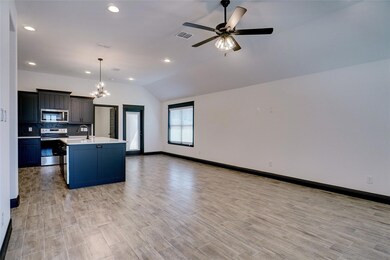 213 Clover Cir, Weatherford, TX 76086 - photo 3