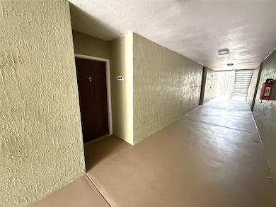 814 Crest Pines Dr unit 915, Orlando, FL 32828 - photo 3