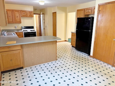 13124 Devils Hole Rd, Bowling Green, OH 43402 - photo 7