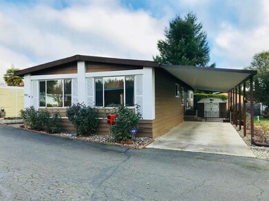 327 Sandlewood Dr, Grants Pass, OR 97526 - photo 2