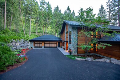 Exterior/Garage