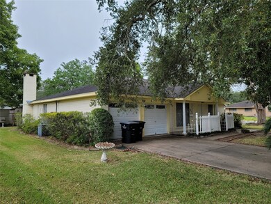 821 Kost Rd, Alvin, TX 77511 - photo 2