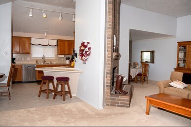 1901 Valero St, Friendswood, TX 77546 - photo 3