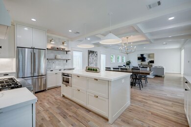 811 Walton St, Houston, TX 77009 - photo 5