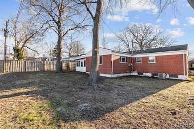 7339 Gerardini Dr, Hazelwood, MO 63042 - photo 4