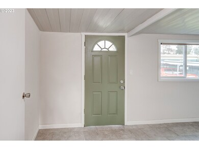 4424 SE Roethe Rd unit 32, Portland, OR 97267 - photo 5