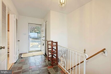 7305 Park Terrace Dr, Alexandria, VA 22307 - photo 5