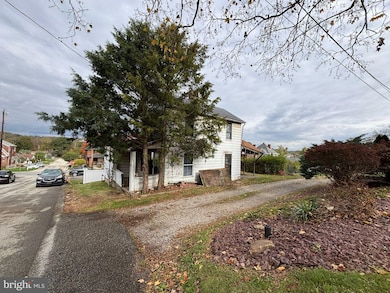 615 Walker Rd, Elizabeth, PA 15037 - photo 2