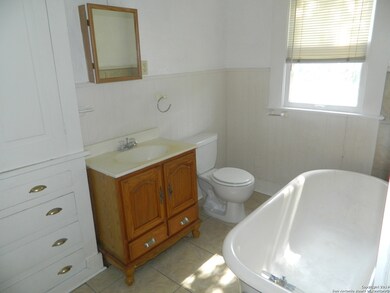 410 E Evergreen St unit D, San Antonio, TX 78212 - photo 6