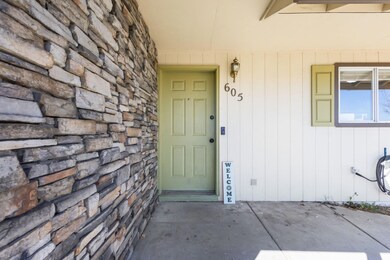 605 SW 23rd St, Redmond, OR 97756 - photo 2