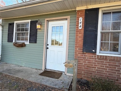 144 Norwood Dr, Reidsville, NC 27320 - photo 2
