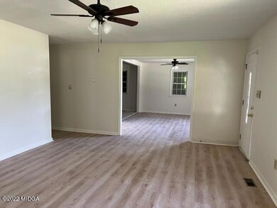 3377goodinlivdining