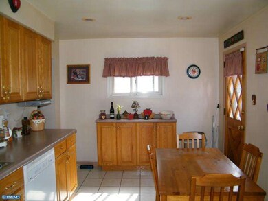 2674 Lefevre St, Philadelphia, PA 19137 - photo 7