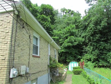 Side yard is just the right amount of maintenance!
