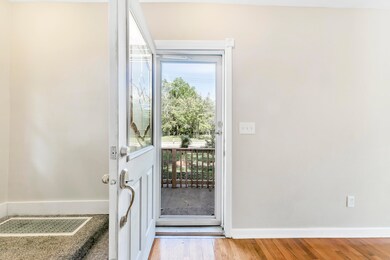 1827-W-Holmes-Lansing-MI-windowstill-5
