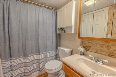 Tub/Shower in bathroom.