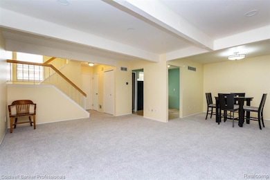 SPACIOUS LIVING ROOM